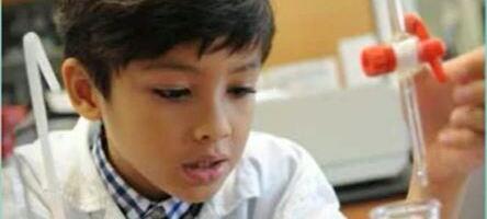 Ima IQ 263, pametniji je od Alberta Anštajna: Najpametniji dečak na svetu prestao da se bavi naukom