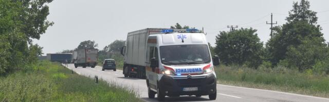 AUTOMOBIL SA DVE OSOBE SLETEO U JEZERO: Drama kod Čačka, na licu mesta vatrogasci