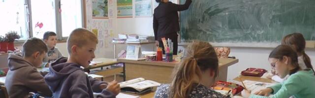 Prosveta na raskrsnici: Da li su penzioneri spas za srpske škole ili samo "krpljenje rupa"?