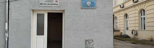 Radikali u Inđiji već pet godina koriste prostor mesne zajednice bez ugovora, opština ne reaguje