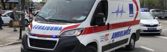 Повређен пешак у насељу Карабурма