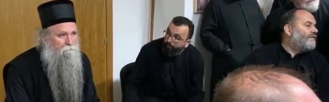MOLIMO SE ZA OKONČANJE VIRUSA BEZAKONJA I NEPRAVDE! Episkopski savet SPC u Crnoj Gori poručio: Zapanjeni smo postupkom policije, PUSTITE VLADIKU I SVEŠTENIKE!