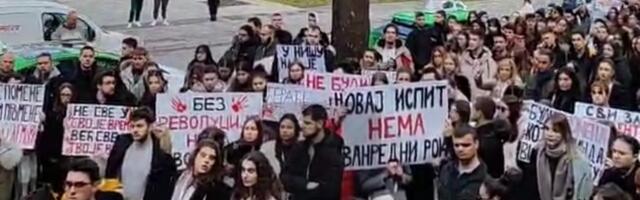 Studenti iz Niša idu peške na prvi protest u Merošinu u znak podrške