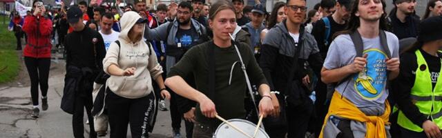 Šabački maturanti pešače na veliki protest srednjoškolaca u Novom Sadu