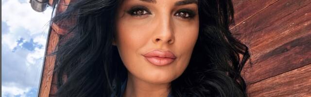 Milena Popović (42) POZIRALA U POCEPANOJ MAJICI u parku, svi odmah zumirali njenu fotografiju: "ŠTA REĆI?!" (FOTO)