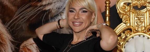 "Ženo, kako sediš u miniću?" Folkerova ćerka bez dlake na jeziku o Jovani Jeremić