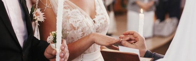 Mladi iz Dubrovnika sveštenik NIJE DOZVOLIO da je tata otprati do oltara: "Rekao mi je da to nije po Bibliji"