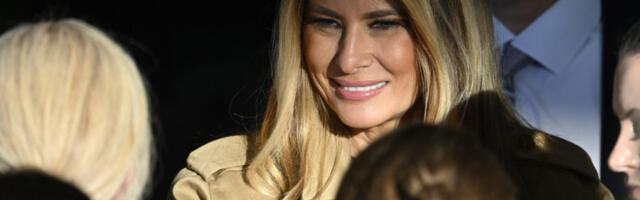 MELANIJA u kožnim pantalonama koje su čudo za figuru: Na njoj je NAJUŽI model koji dokazano stoji bolje i od suknje (FOTO)