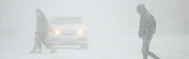 SNEŽNA OLUJA ODNELA 38 ŽIVOTA U 14 DRŽAVA: Dečaci stradali u zaleđenom jezeru, a stiže NOVI UDAR MRAZA! (FOTO, VIDEO)
