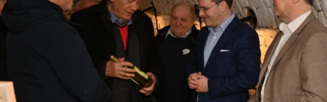 Селаковић обишао обновљене старе винске подруме у Црвенки