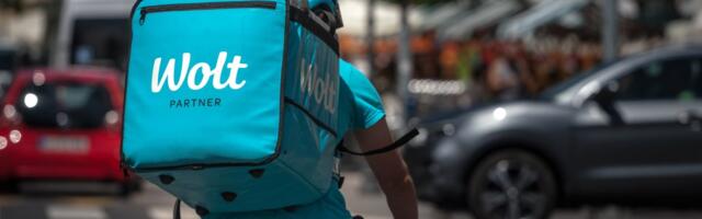 Ćap, ćap, ćap za g*zu! Novosađanin merkao pozadine dok je pričao sa devojkom, pa ga stigla BRUTALNA KARMA