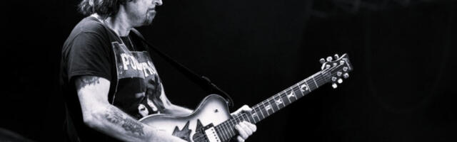 Преминуо гитариста Фил Кембел