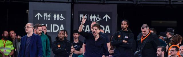 "Žele da uhapse predsednika!" Novi skandal Janakopulosa, čekalo ga 10 policajaca, burno i na konferenciji!