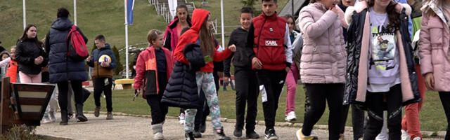 Osnovci sa severa Kosova boravili na Mitrovcu (VIDEO)