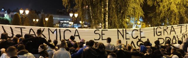 Navijači Novog Pazara protestovali protiv odluke Fudbalskog saveza Srbije