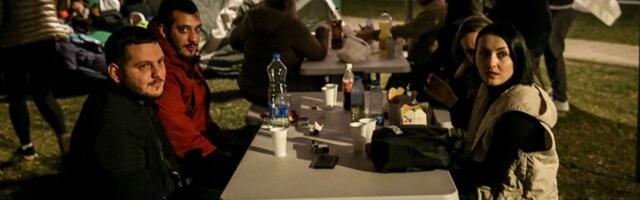 Studenti 2.0 napustili Pionirski park, maskirane osobe napadale novinare