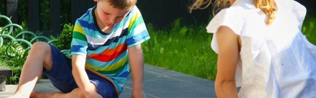 DVOJE DECE U VRTIĆU PRONAŠLO ISKORIŠĆENI ŠPRIC I POVREDILO SE NA IGLU! Roditelji su odmah obavešteni