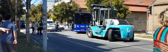 "VIDELA SAM DETE KAKO LEŽI NA ULICI, POVREĐENI SU IZLAZILI IZ KOLA" Prve slike i snimci iz Zemuna, stanari u šoku nakon tragedije (FOTO/VIDEO)