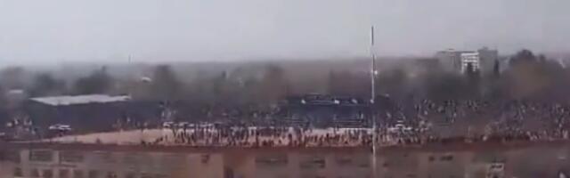 (UZNEMIRUJUĆE) JAVNO POGUBLJENJE U AVGANISTANU: Egzekuciji prisustvovalo nekoliko desetina hiljada ljudi