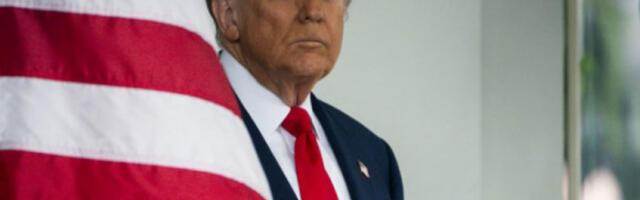 Трамп: Пратимо ситуацију у Ирану, ако почну да убијају људе, ударићемо снажно