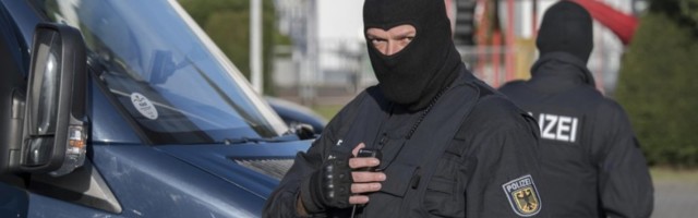 POLITIČKI MOTIVISAN NAPAD? Nakon hapšenja vozača koji se zaleteo u kapiju Merkelove, na vozilu pronađene ZABRINJAVAJUĆE poruke!