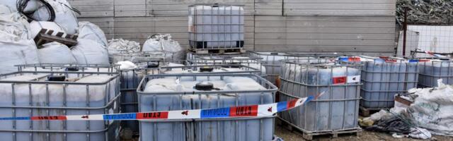 ILEGALNO UNELI OPASNE MATERIJE U SRBIJU: Policiјa u skladištu u Smederevu pronašla na tone kancerogenog otpada, dvoje odmah uhapšeno (foto)