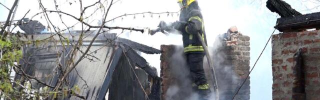Novi Sad: Porodici na Telepu izgorela kuća, građani prikupljaju pomoć (FOTO)