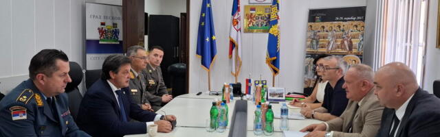 Gašić i Cvetanović o međusobnoj saradnji u Leskovcu: Vojska Srbije važan oslonac lokalnoj zajednici (FOTO)