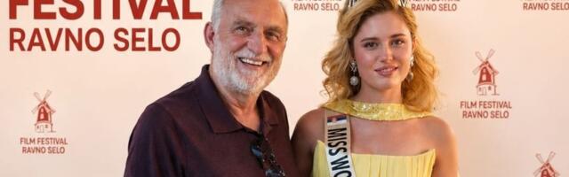 Filmski spektakl počeo u velikom stilu: Miss Srbije u centru pažnje - Lepotica otvorila 9. Filmski festival u Ravnom Selu