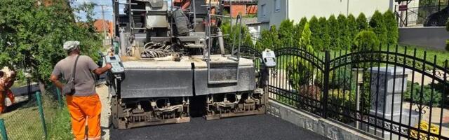 Asfaltirana Ulica Kadinjača u Bresnici (FOTO)