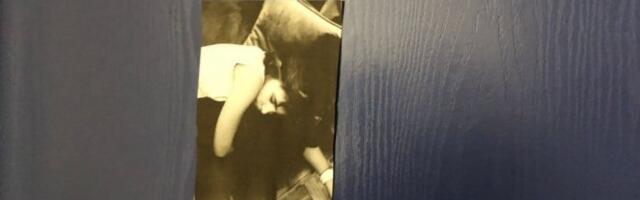 NAJTUŽNIJI PRIZOR NA NOVOM BEOGRADU! Slika poginule devojčice na vratima porodičnog stana