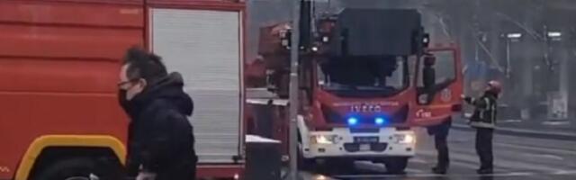 Požar u napuštenom objektu u Despota Stefana (VIDEO)