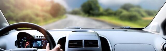 Saveti za bezbednu vožnju: Ovako se sigurno sedi u autu