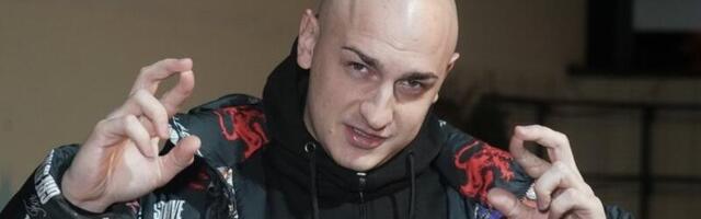 PRVO DESINGERICINO OGLAŠAVANJE NAKON UPADA RACIJE: Kontroverzni reper ne prestaje da ŠOKIRA! (GALERIJA)