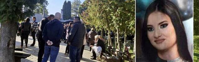 13 sveštenika "držalo" opelo! Potresan govor na sahrani Anđele Ruman, reči kidaju srce na komade (FOTO)