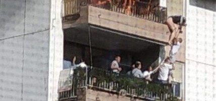DRAMA na Dorćolu: Devojka vrištala iz zapaljenog stana, pogledajte AKCIJU spašavanja sa 10. sprata (FOTO)