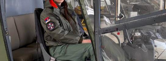 Istorija u Vojsci Srbije! Potporučnik Jelena Stević prva žena pilot po novom modelu – dobila letački znak, ušla u elitnu jedinicu