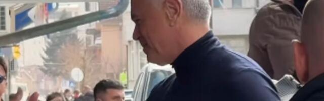 Zvezdan Terzić džipom stigao u Novi Pazar, pogledajte momenat kada ulazi na stadion