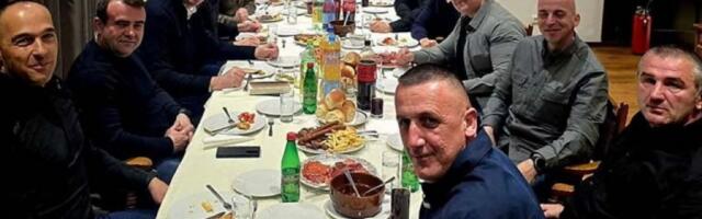 "UZ OVAKVE LJUDE ČOVEK ZNA DA NIJE SAM"! Vučić na večeri sa pripadnicima "Kobri" - HVALA NA LOJALNOSTI, POSVEĆENOSTI I SNAZI! (FOTO)