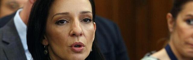 Tepić: Da li je tačno da je nekoliko sati pre pada nadstrešnice šef stanice u NS obavešten da otpada šljunak sa plafona?