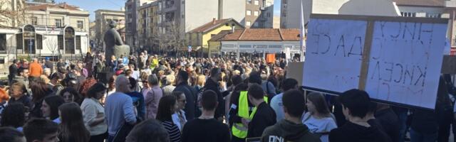 GENERALNI ŠTRAJK: Protestna šetnja studenata, srednjoškolaca i građana (FOTO)