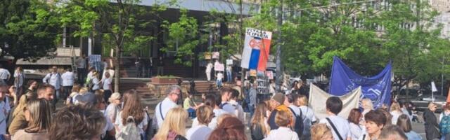 Zvižduk dobrodošlice za novog ministra prosvete: "Ovo je rat, kao kad protivniku zatruješ bunare i zemlju" (VIDEO, FOTO)