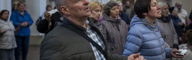 Javno izlaganje tela pape Franje završeno posle tri dana, sanduk obišlo oko 250.000 ljudi