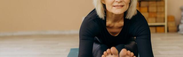 Jutarnji trening iz kreveta: Pet vežbi za jačanje tela, ne opterećuju zglove i idealne su za žene 60+