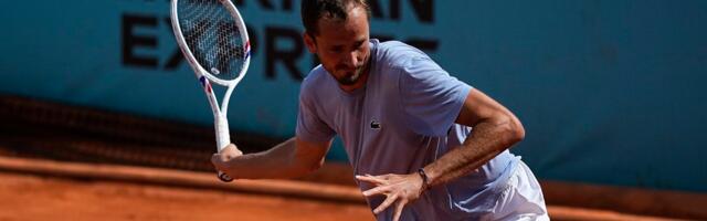 "Bolelo je sve zbog osećaja poniženja..." Medvedev posle debakla u Monte Karlu čeka start u Madridu: Igranje na šljaci je kao FIFA igrica! Frustrirajuće!