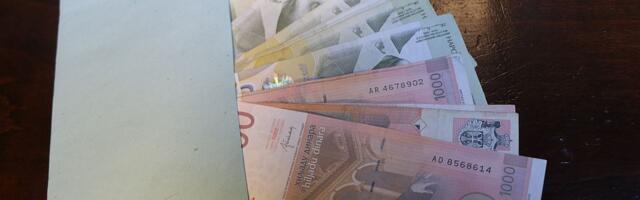 Novac za sve punoletne građane i to pred izbore i ne iz budžeta: Odakle onda?