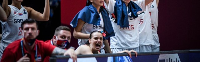 (UŽIVO) LAVICE NAPADAJU CRNOGORKE Naše košarkašice igraju za prvo mesto u grupi! Srbija - Crna Gora