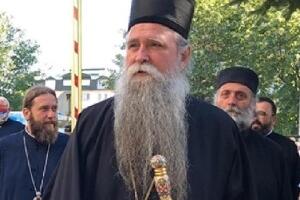 Митрополиту Јоаникију суди се у Никшићу, грађани се окупили испред суда у знак подршке