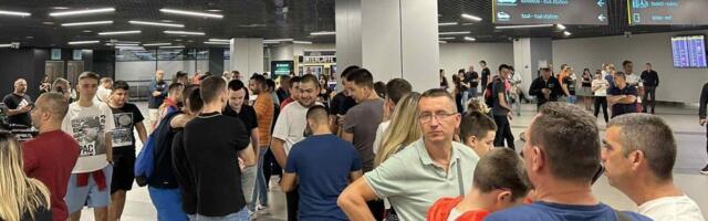 Košarkaše očekuje spektakularan doček! Veliki broj navijača stigao na aerodrom (VIDEO)