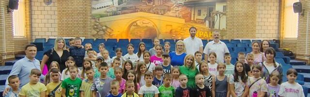 Deca iz Leposavića primljena u Gradskoj kući FOTO